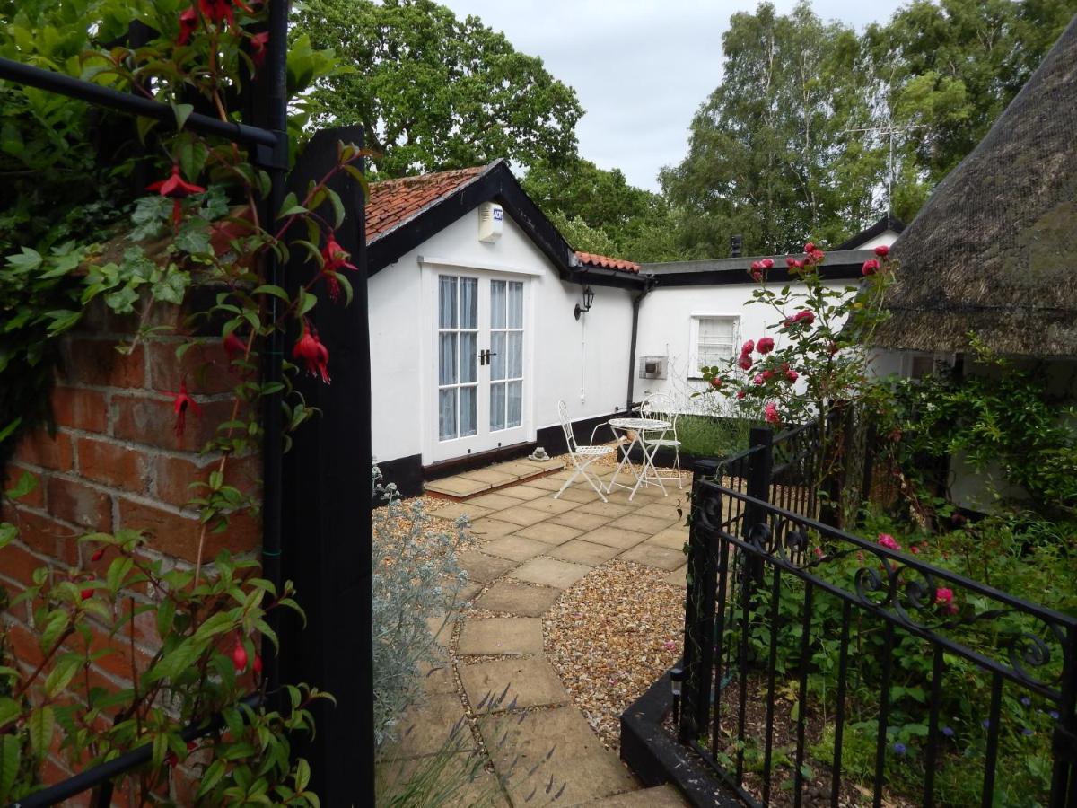 Frogs Hall B&B Eye  Extérieur photo