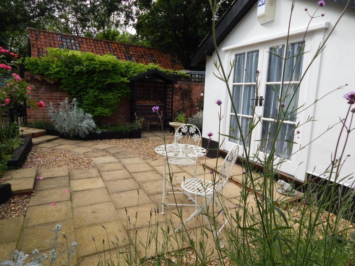 Frogs Hall B&B Eye  Extérieur photo