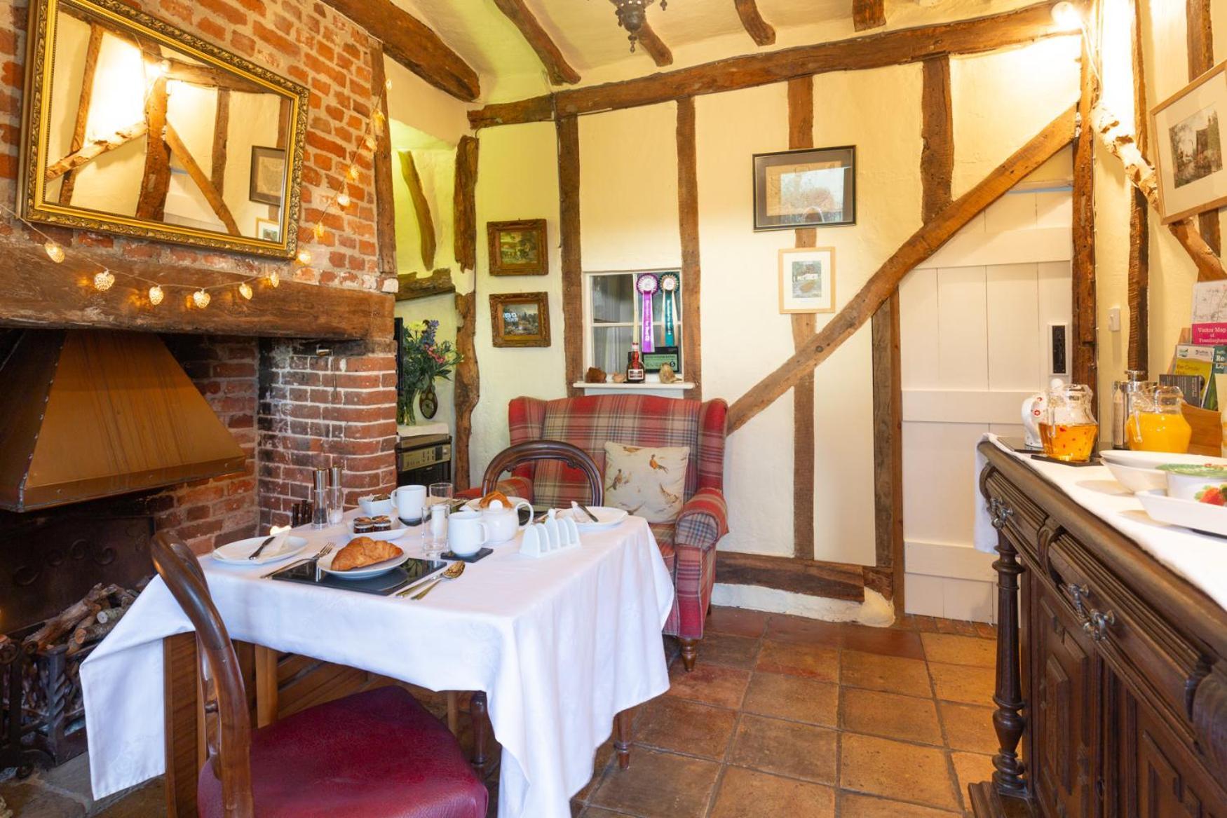 Frogs Hall B&B Eye  Extérieur photo